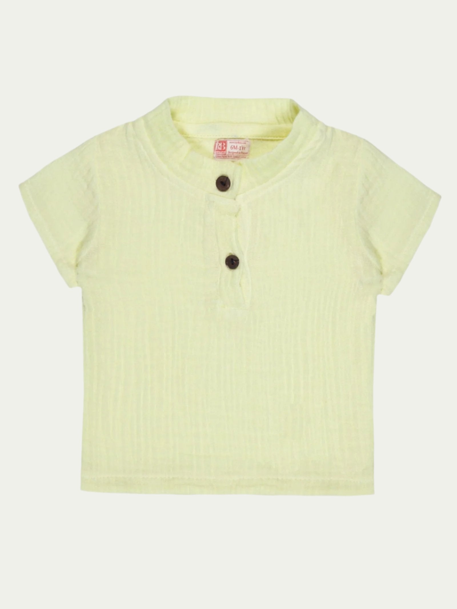 Front view of yellow organic cotton baby shirt with short sleeves and wooden buttons – eco-friendly and breathable, designed for babies aged 0-3 years by Ray&Baby.