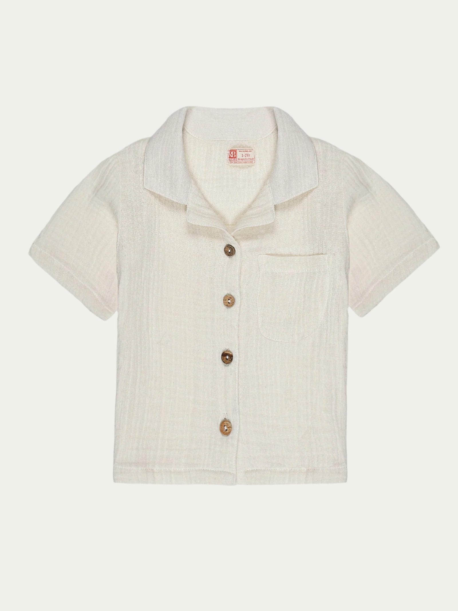 Front view of cream white organic cotton baby shirt with short sleeves, wooden buttons, and a front pocket – eco-friendly and breathable, designed for babies aged 0-3 years by Ray&Baby.