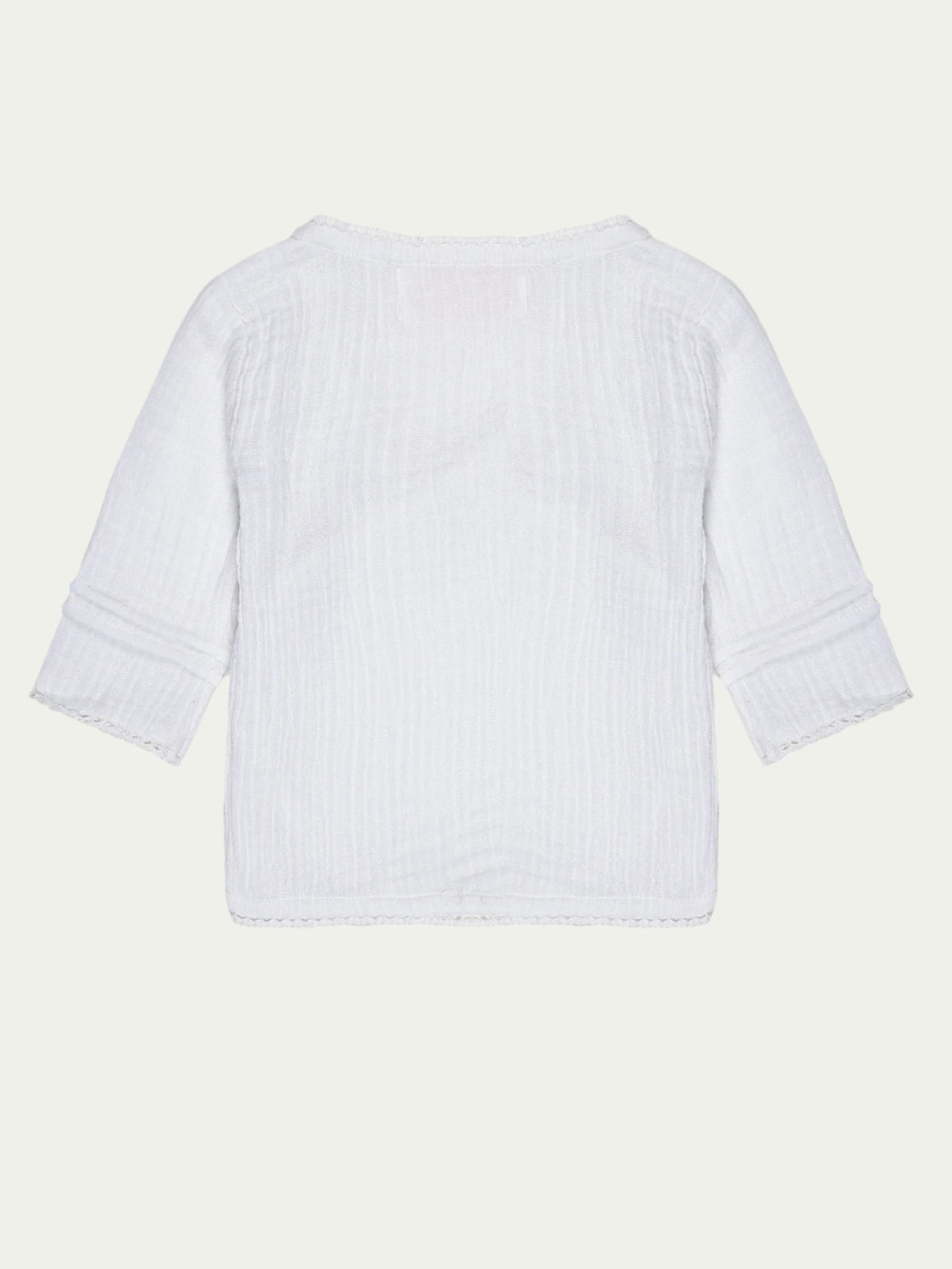 Back view of white organic cotton baby wrap shirt with lace trim – soft, breathable, and eco-friendly, perfect for babies aged 0-3 years by Ray&Baby.